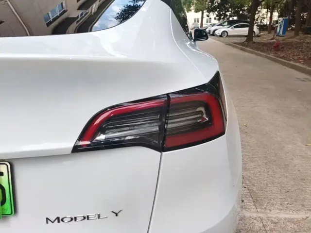 Tesla Model Y — Фото автомобиля 7