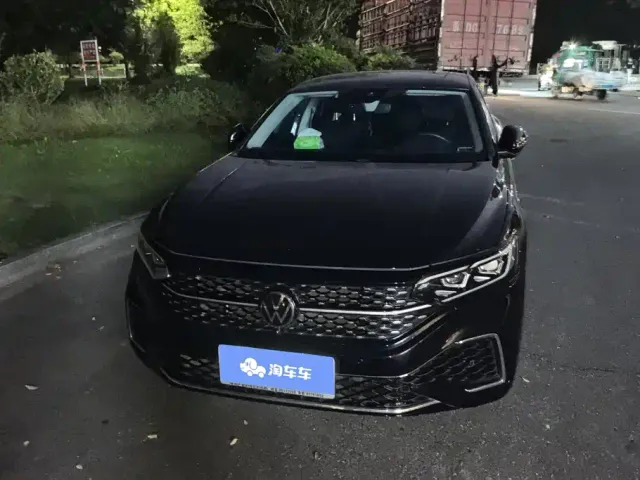 Volkswagen Passat — Фото автомобиля 2