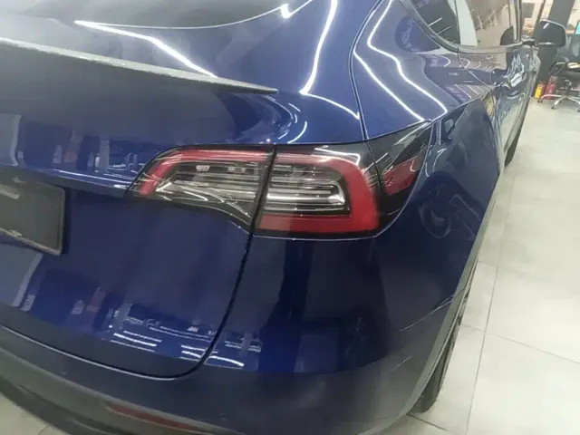 Tesla Model Y — Фото автомобиля 7
