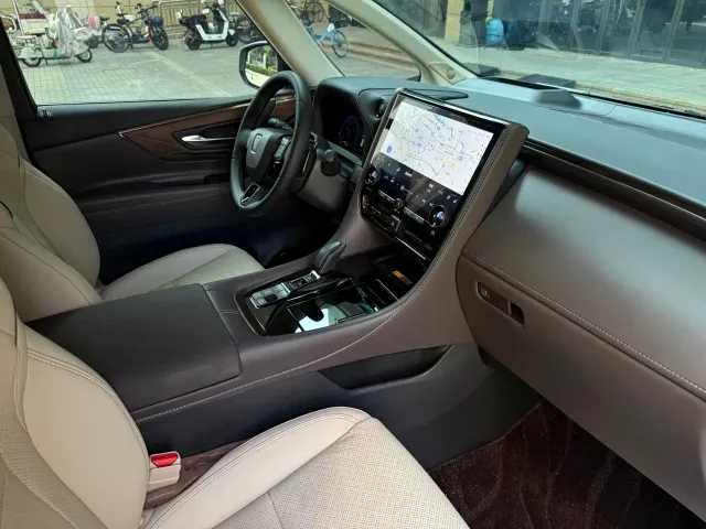 Toyota Vellfire — Фото автомобиля 9