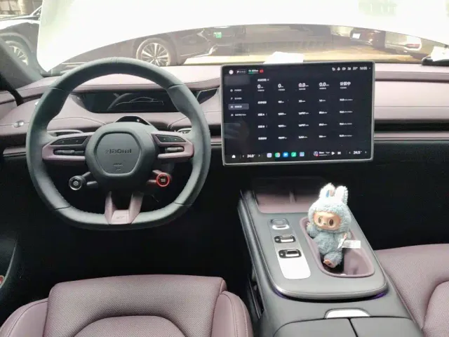 Xiaomi SU7 — Фото автомобиля 10