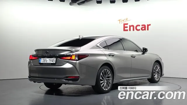 Lexus ES 7th Gen — Фото автомобиля 2