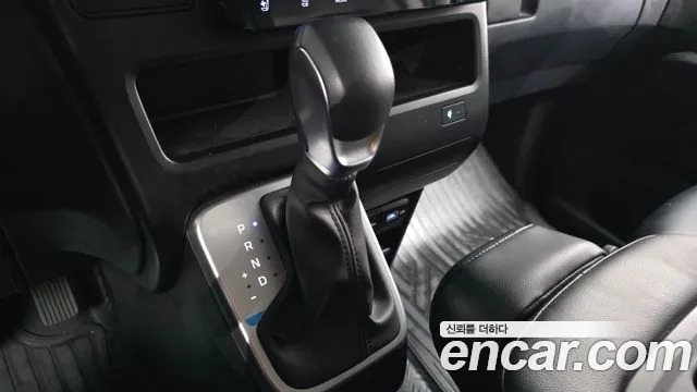 Hyundai Staria Staria 4WD Tourer 11 мест — Фото автомобиля 9