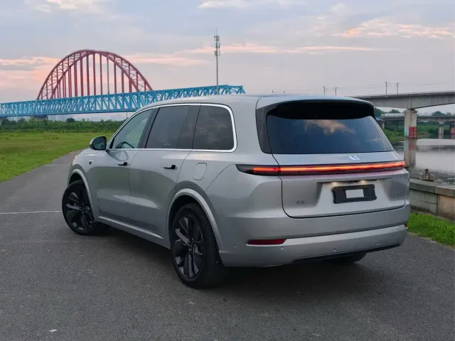 Li Auto L9 — Фото автомобиля 9