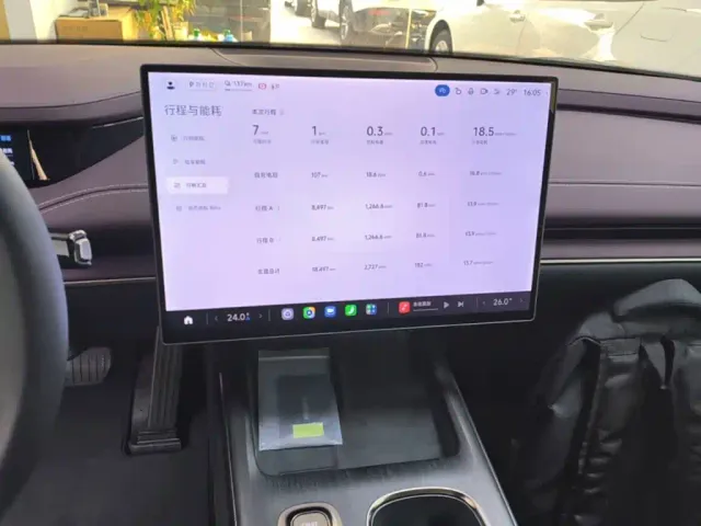 Xiaomi SU7 — Фото автомобиля 12