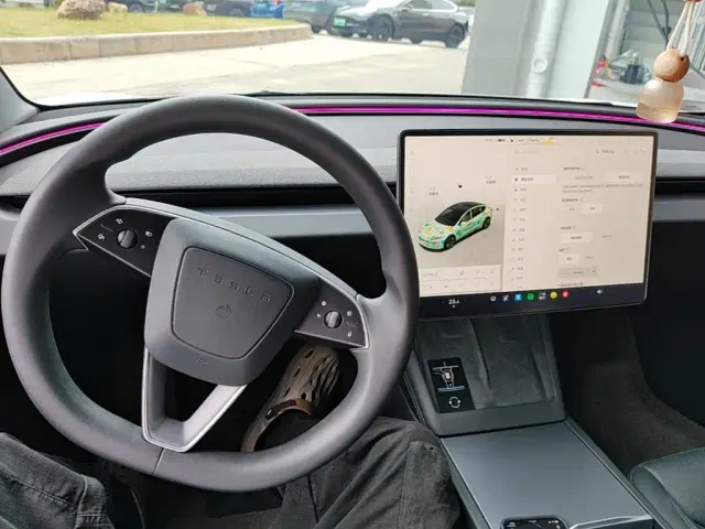 Tesla Model 3 — Фото автомобиля 9