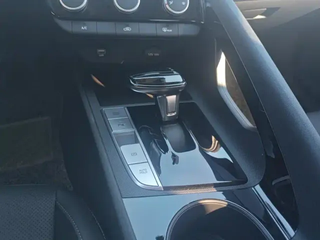 Hyundai Elantra — Фото автомобиля 15