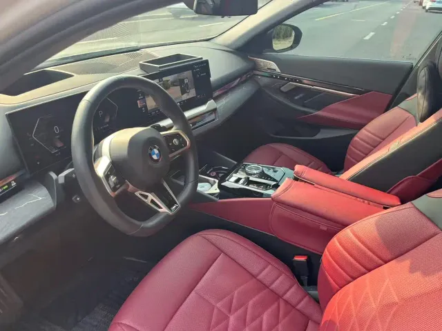 BMW 5 Series — Фото автомобиля 16