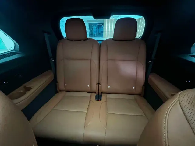 Li Auto L8 — Фото автомобиля 11
