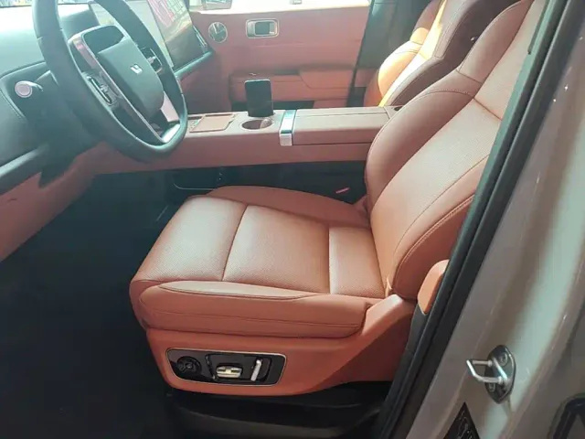 Li Auto L9 — Фото автомобиля 14