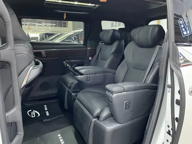 Toyota Vellfire — Фото автомобиля 9