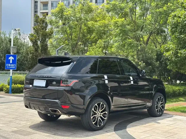 Land Rover Range Rover Sport — Фото автомобиля 9
