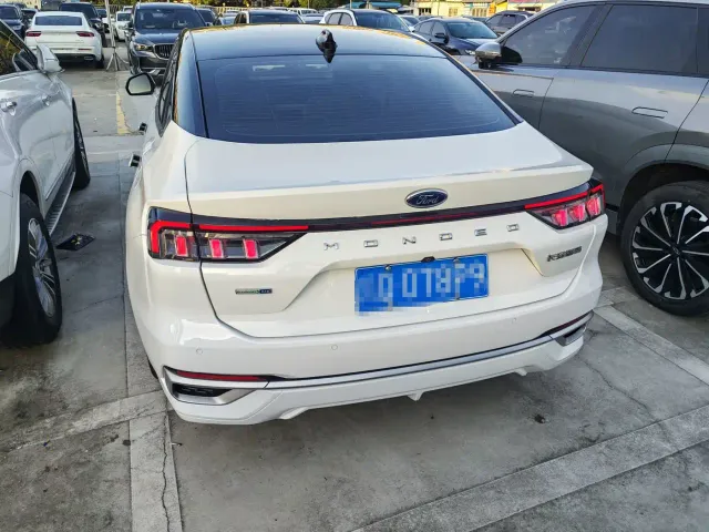 Ford Mondeo — Фото автомобиля 6