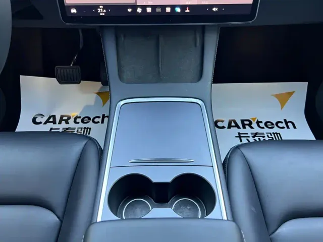 Tesla Model Y — Фото автомобиля 15