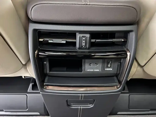 Toyota Alphard — Фото автомобиля 17
