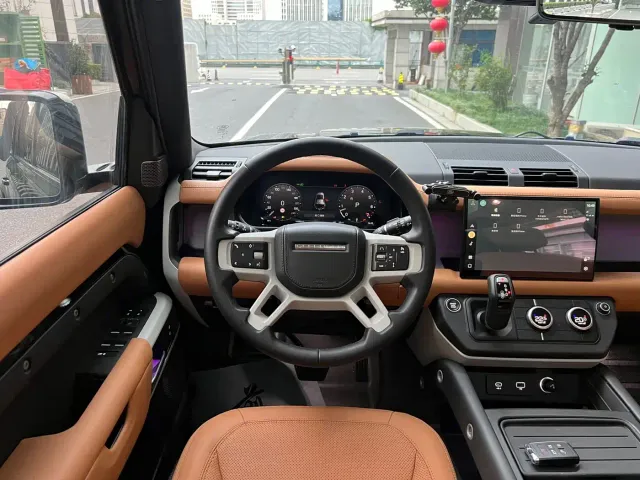 Land Rover Defender — Фото автомобиля 9