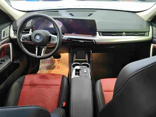 BMW iX1 — Фото автомобиля 6