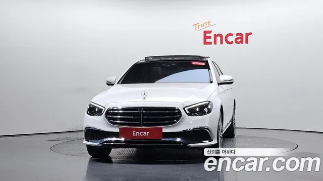 Mercedes-Benz E-Class — Фото автомобиля 3