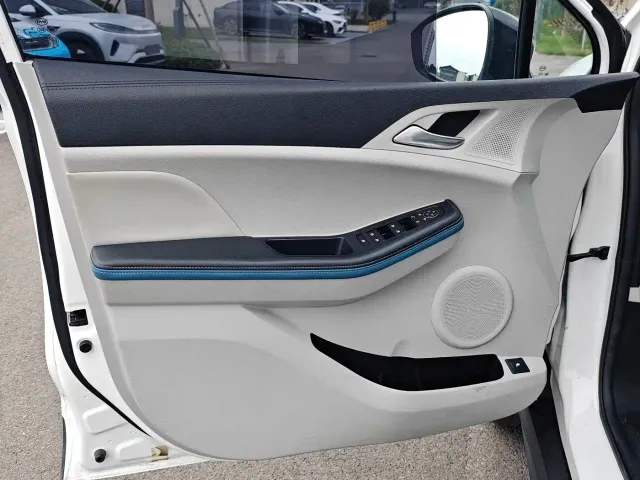 BYD Yuan Pro — Фото автомобиля 16
