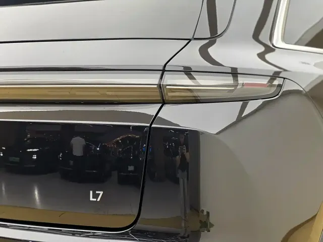 Li Auto L7 — Фото автомобиля 24