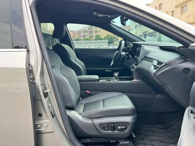 Lexus RX — Фото автомобиля 17