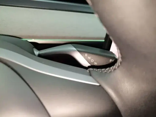 Tesla Model Y — Фото автомобиля 13