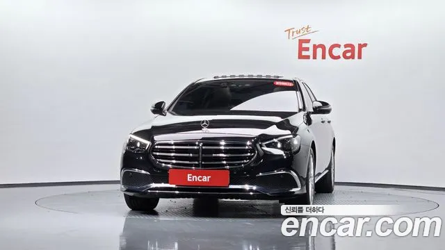 Mercedes-Benz E-Class — Фото автомобиля 3