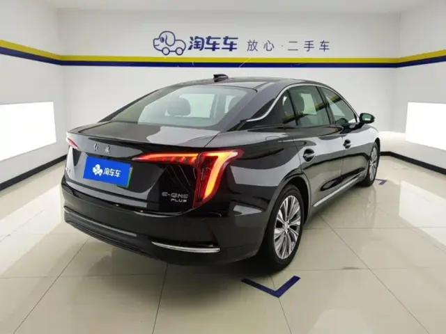 Hongqi E-QM5 — Фото автомобиля 3