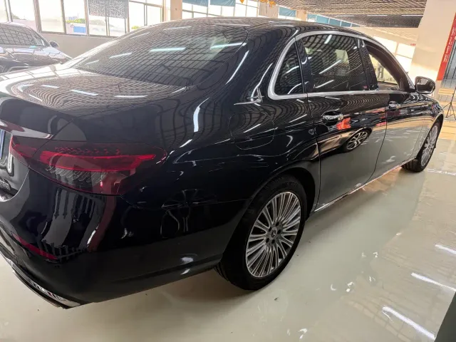Mercedes-Benz E-Class — Фото автомобиля 4