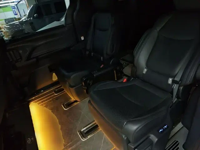 Toyota Sienna — Фото автомобиля 16
