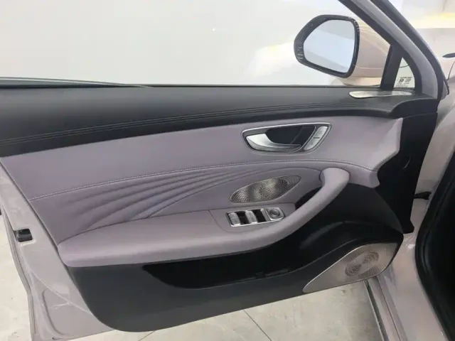Roewe M7 DMH — Фото автомобиля 7