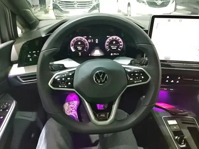 Volkswagen Golf — Фото автомобиля 10