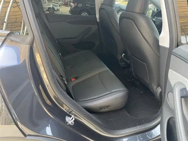 Tesla Model Y — Фото автомобиля 10
