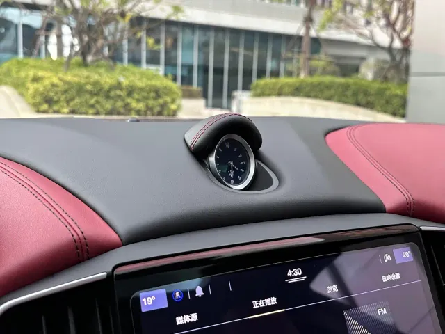 Maserati Ghibli — Фото автомобиля 10