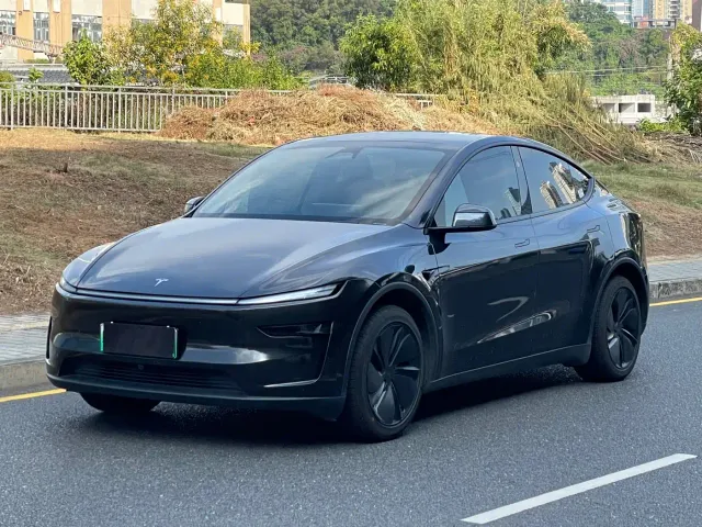 Фотография автомобиля — Tesla Model Y