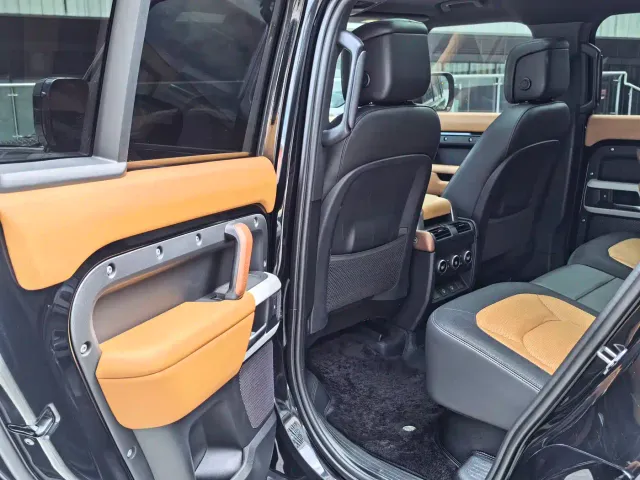 Land Rover Defender — Фото автомобиля 11