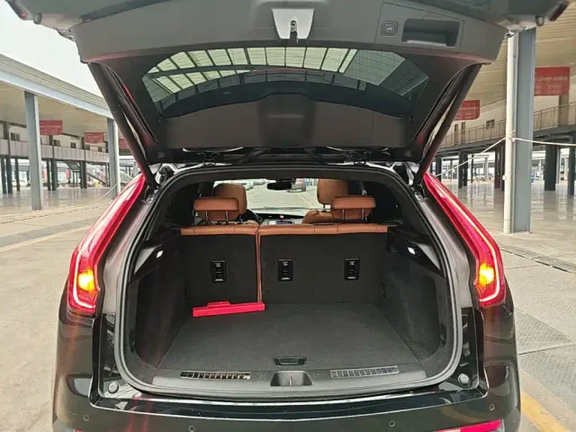 Cadillac XT4 — Фото автомобиля 18