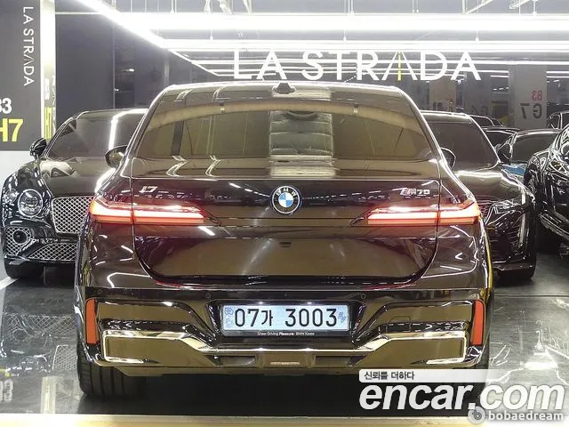 BMW i7 — Фото автомобиля 2