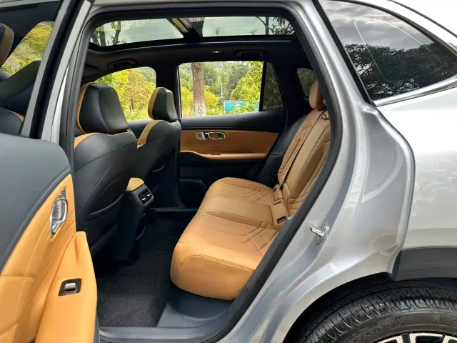 Geely Galaxy Starship 7 EM-i — Фото автомобиля 8