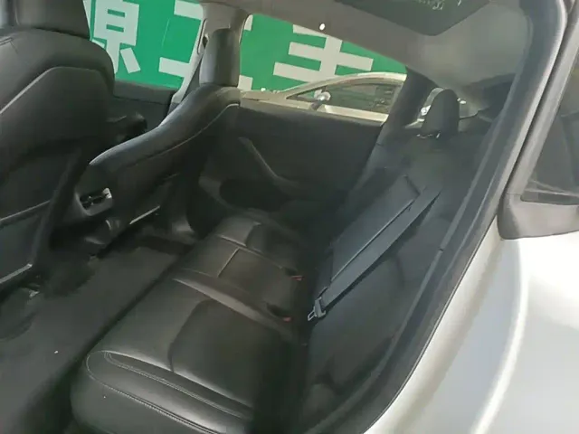 Tesla Model Y — Фото автомобиля 16