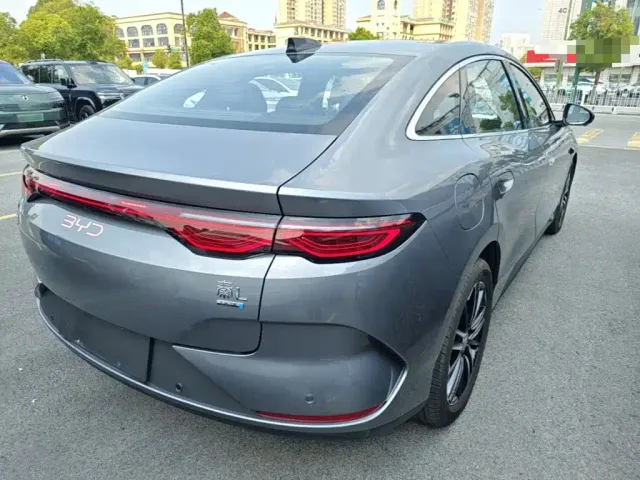 BYD Qin L — Фото автомобиля 6