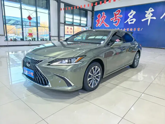 Фотография автомобиля — Lexus ES