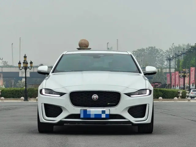 Jaguar XEL — Фото автомобиля 2
