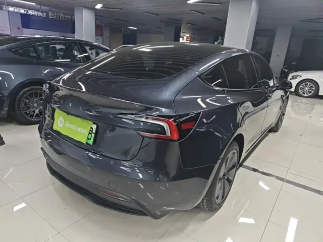 Tesla Model 3 — Фото автомобиля 6
