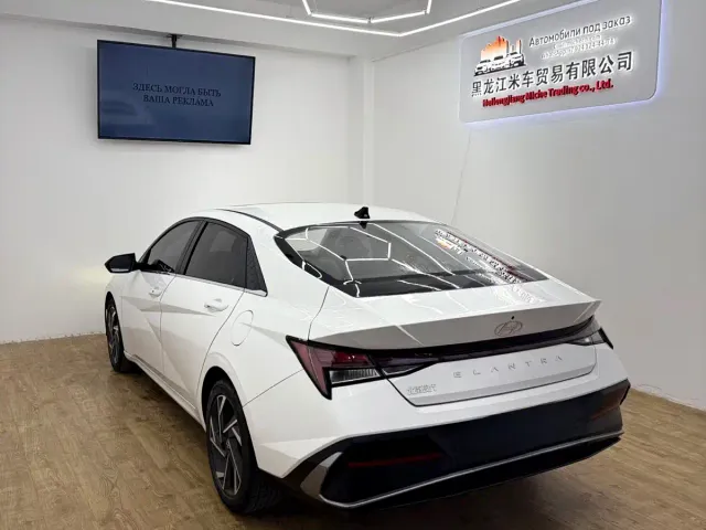Hyundai Elantra — Фото автомобиля 4