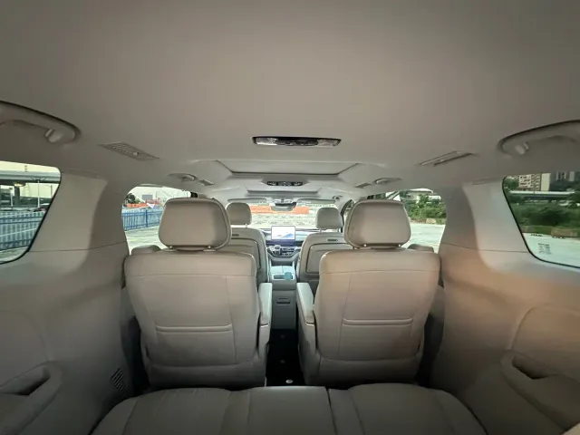 Roewe iMAX8 — Фото автомобиля 17