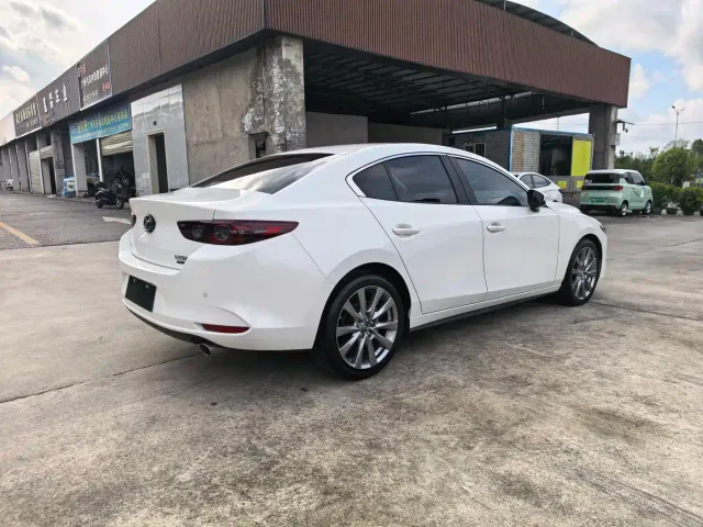 Mazda Axela — Фото автомобиля 4