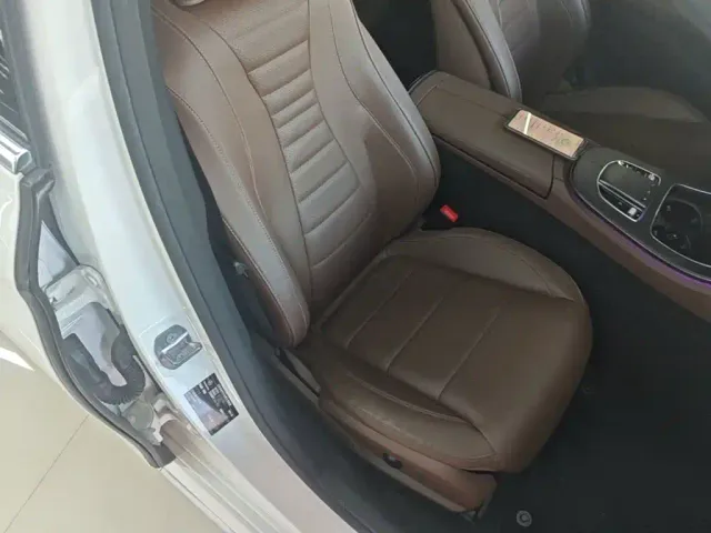 Mercedes-Benz E-Class — Фото автомобиля 24