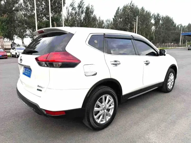 Nissan X-Trail — Фото автомобиля 10