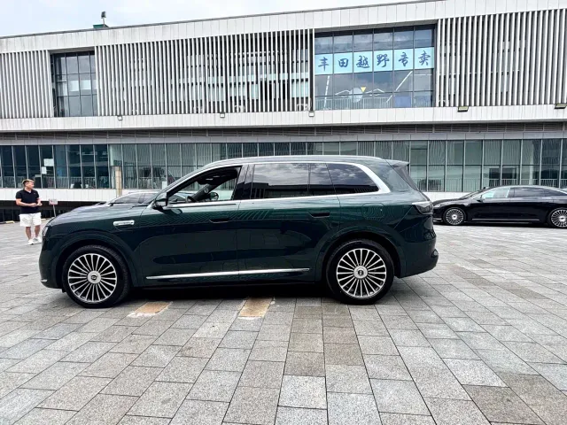 Aito M8 — Фото автомобиля 4